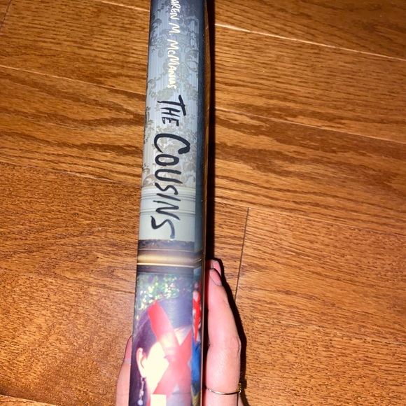 Book - The Cousins - Picture 2 of 4